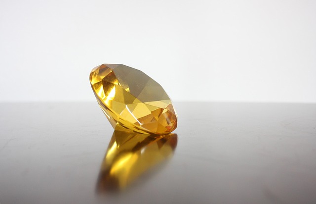 semnificatie diamant galben